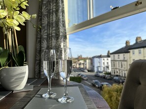 Dining - Lovely 2-bedroom holiday apartment in Whitby (Whitby)