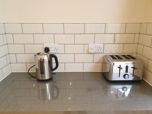 Interior - London Luxury Apartment Sleeps 4, 1 Min from Redbridge Station (Ilford)