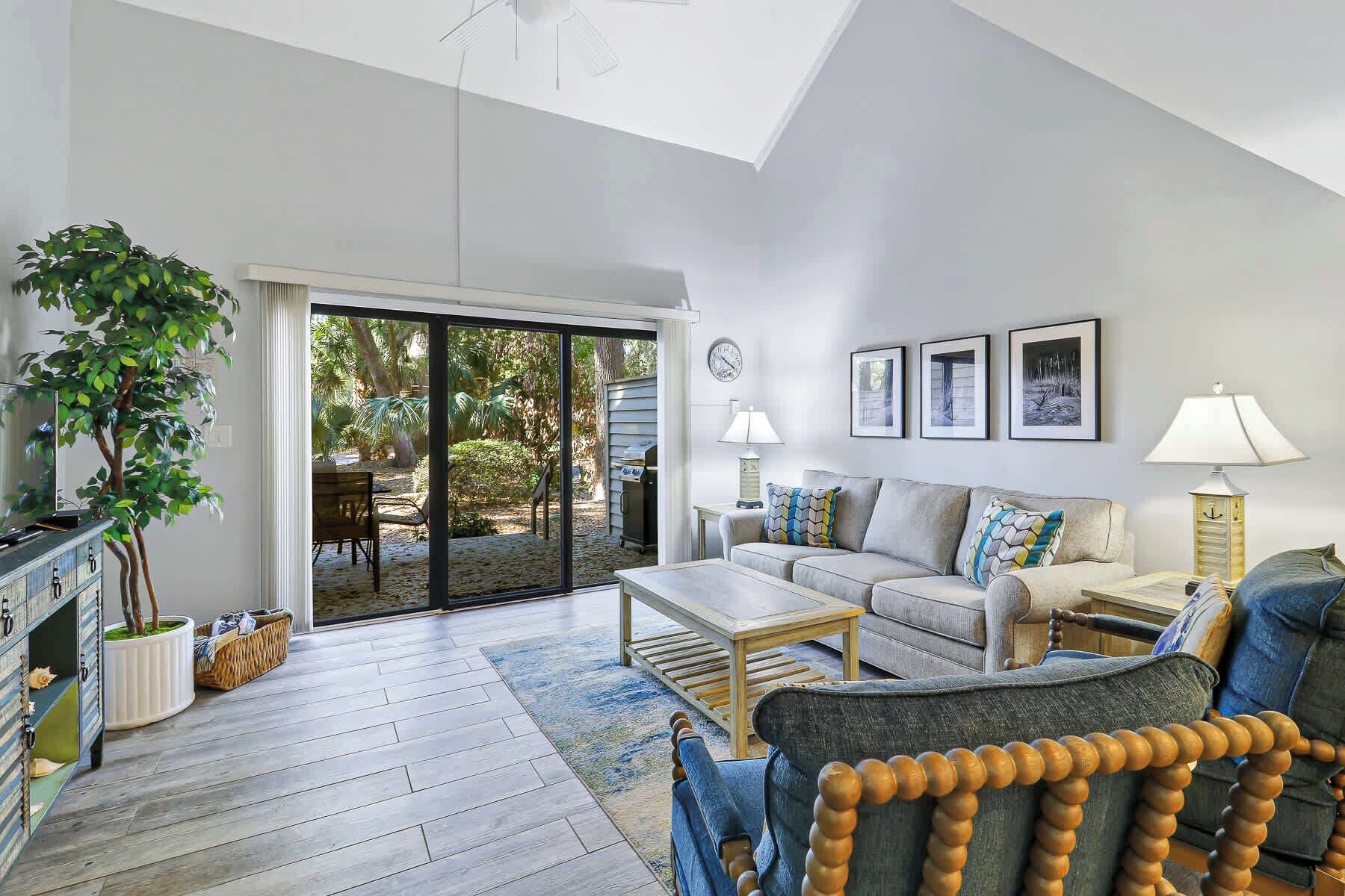 Fernseher, DVD-Player, Arbeitsbereiche