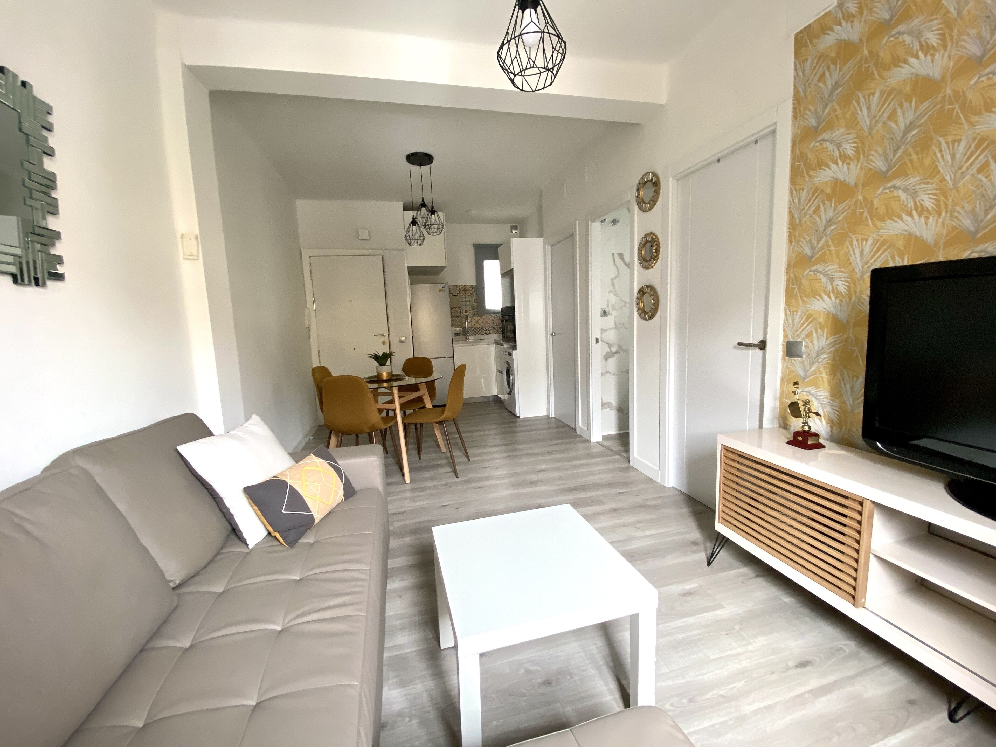 APARTMENT WITH 2 BEDROOMS IN TRIANA, NUEVO, WIFI, VERY CLOSE TO GUADALQUIVIr AND THE CENTER