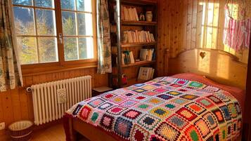 6 bedrooms, desk, travel crib, free WiFi