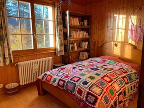 6 bedrooms, desk, travel cot, free WiFi