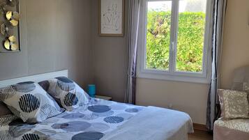 2 bedrooms, iron/ironing board, travel cot, free WiFi