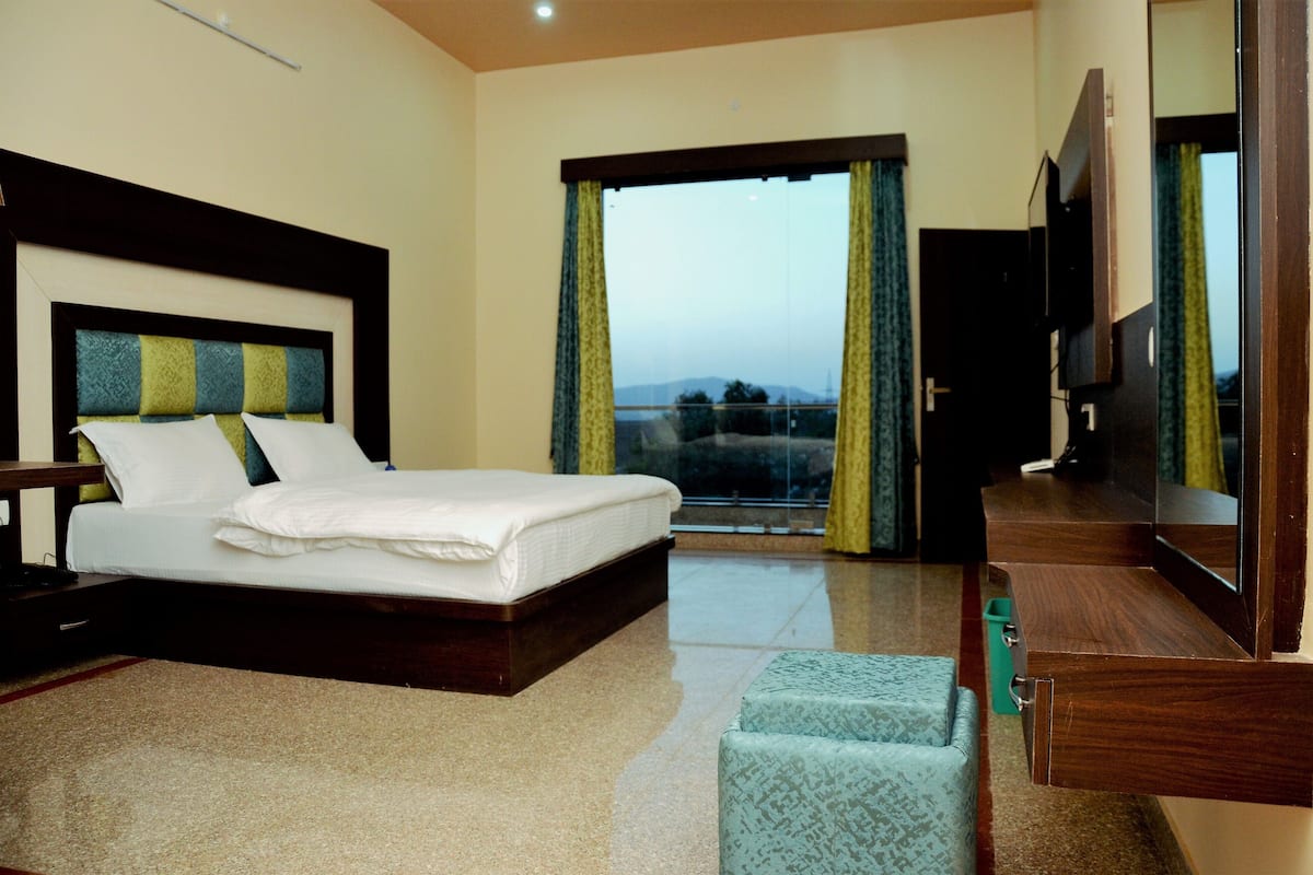 Deluxe Room | WiFi (free), bed sheets
