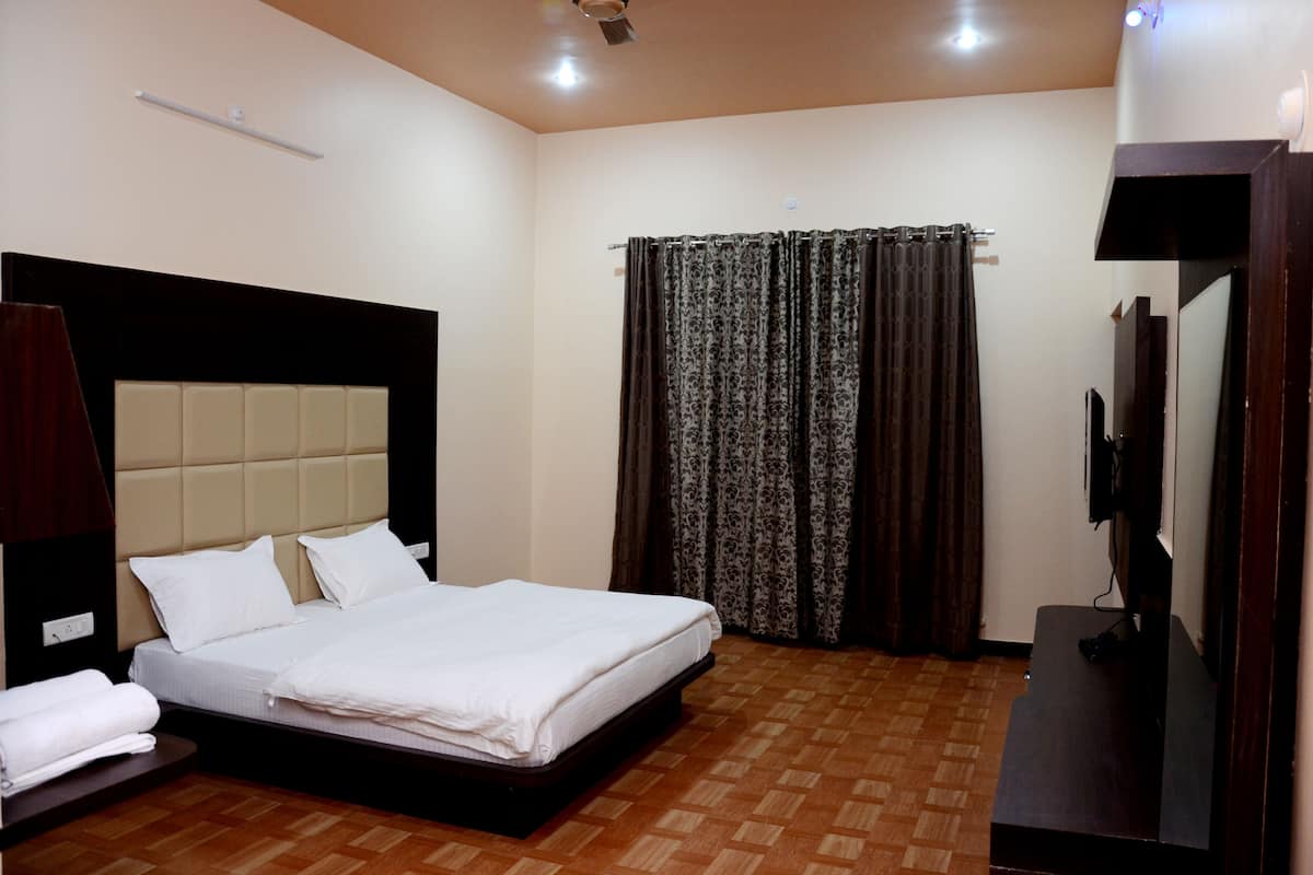 WiFi (free), bed sheets