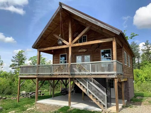 Beautiful Mountain Lodge on 32 Private Acres - Real Privacy!