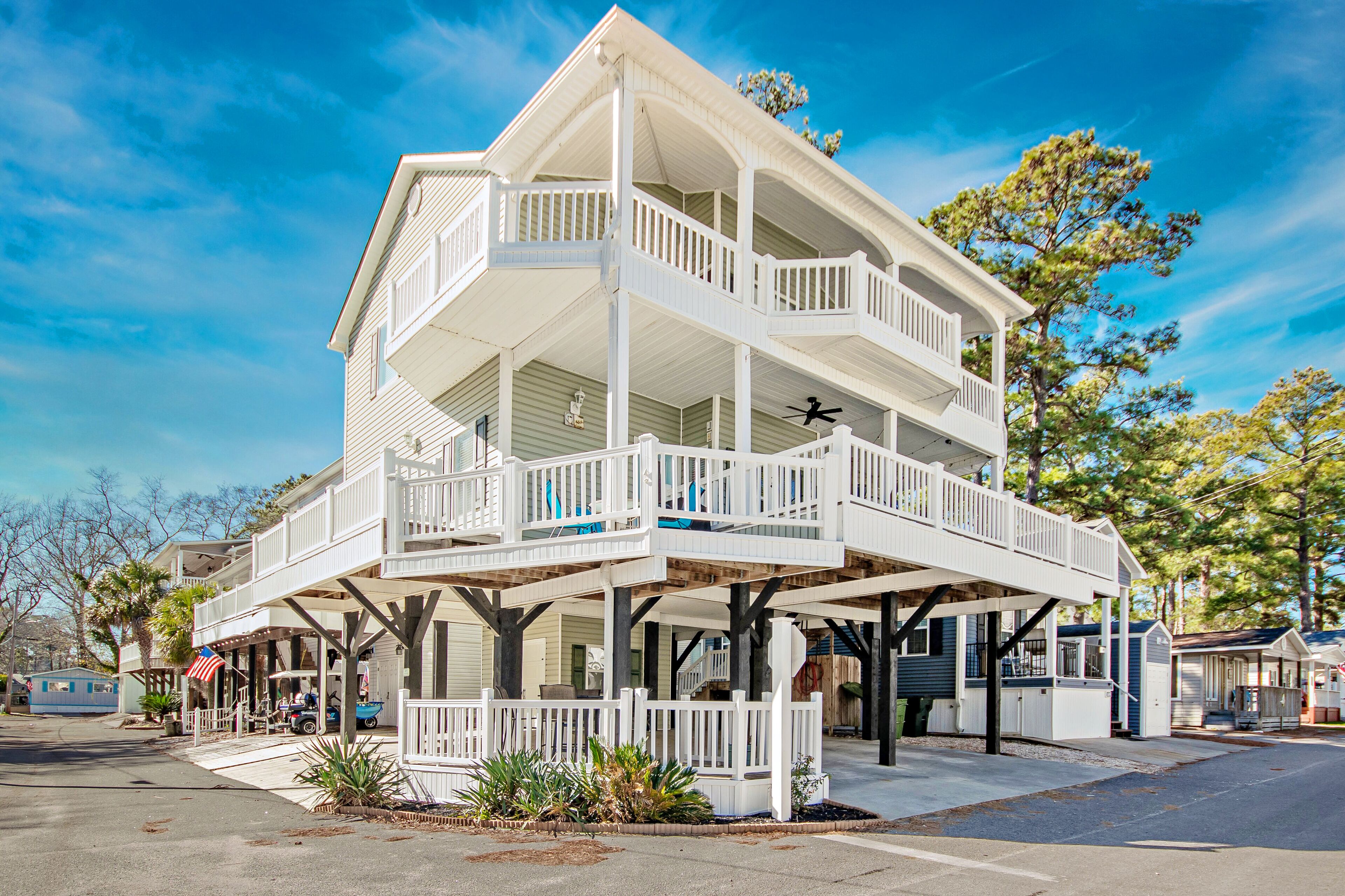 4 Bedroom | OCEAN LAKES | Fresh Updates | Huge Deck | Cornet Lot