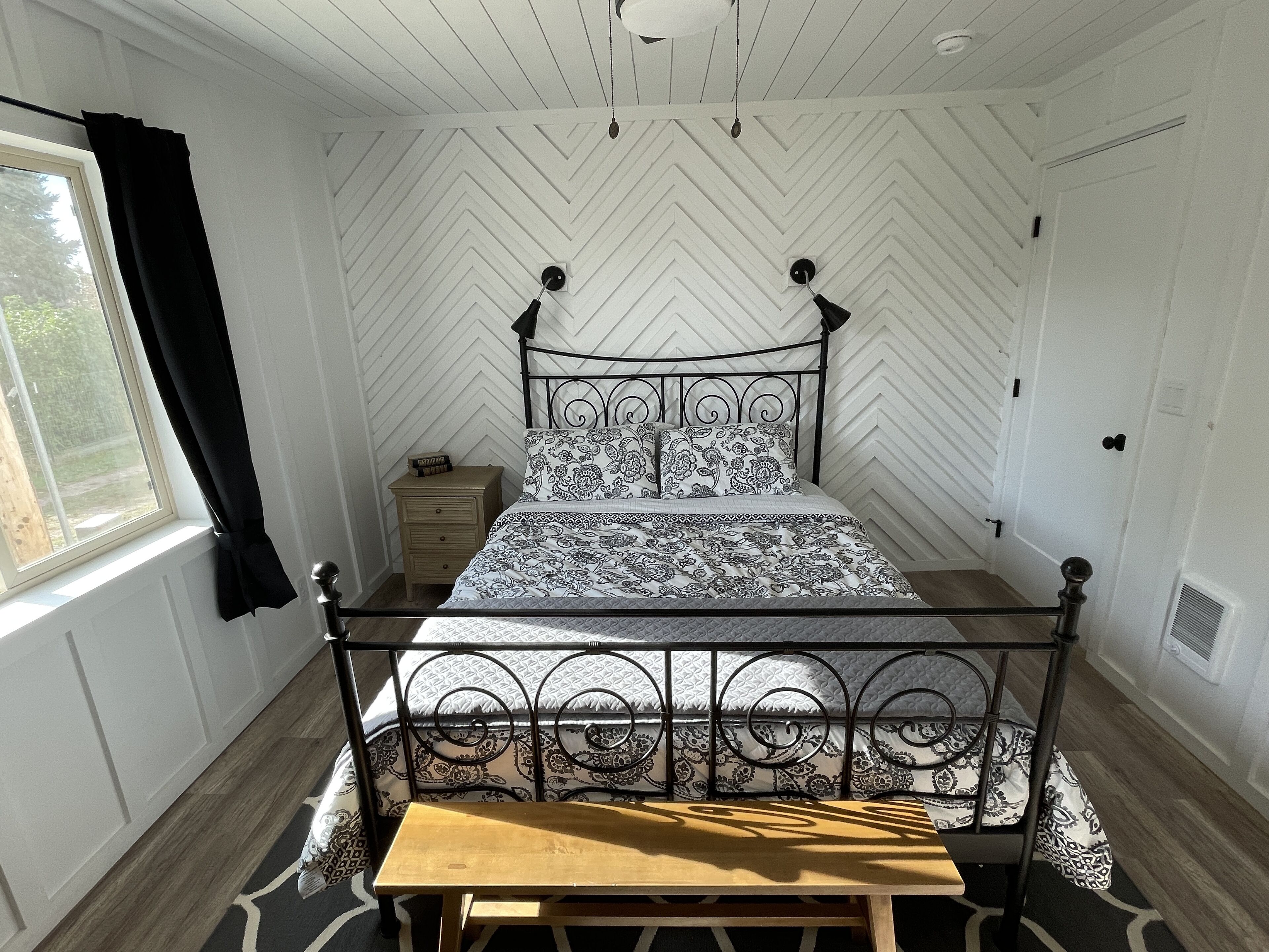 Lava Hot Springs Country Farmhouse 2 bedroom, sleeps 8.