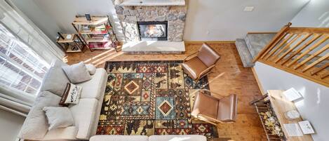 TV connectée, cheminée, jeux vidéo, livres