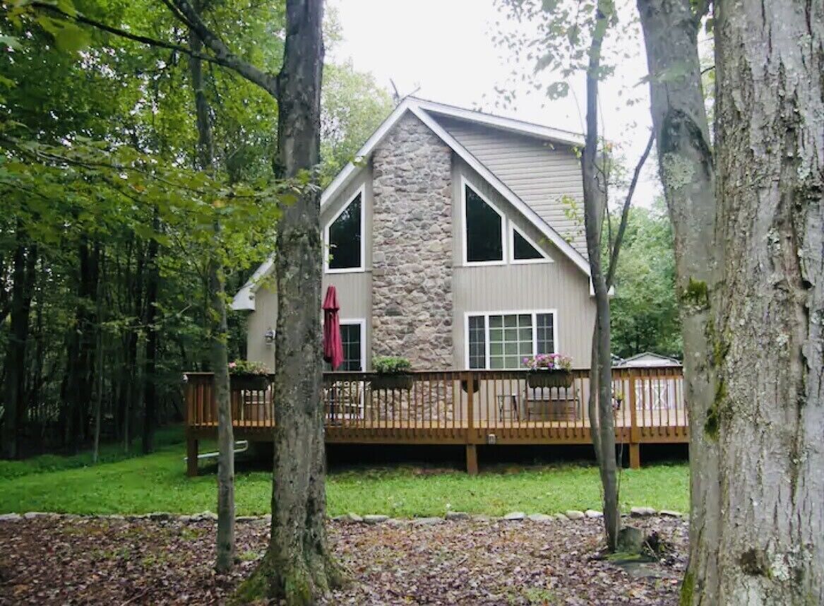 Perfect Pocono Retreat - w/Hot Tub, Sauna, & Lake Access