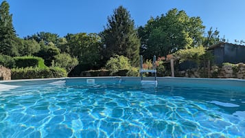 Piscina all'aperto, una piscina riscaldata