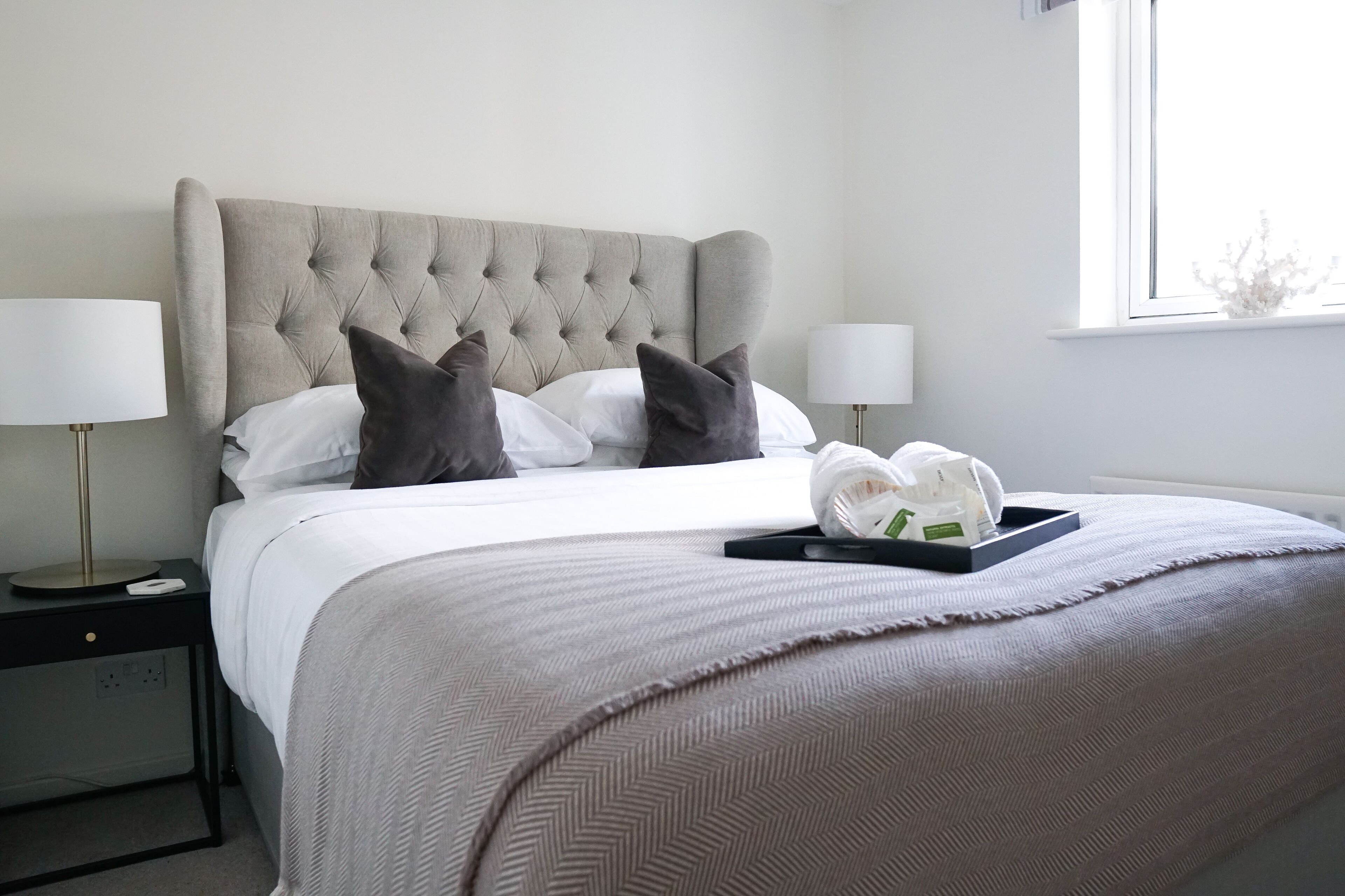 Stunning modern space with harbour views & free parking