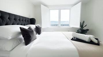 2 chambres, coffres-forts dans les chambres, bureau