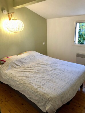 2 chambres, système d’insonorisation, fer et planche à repasser, Wi-Fi