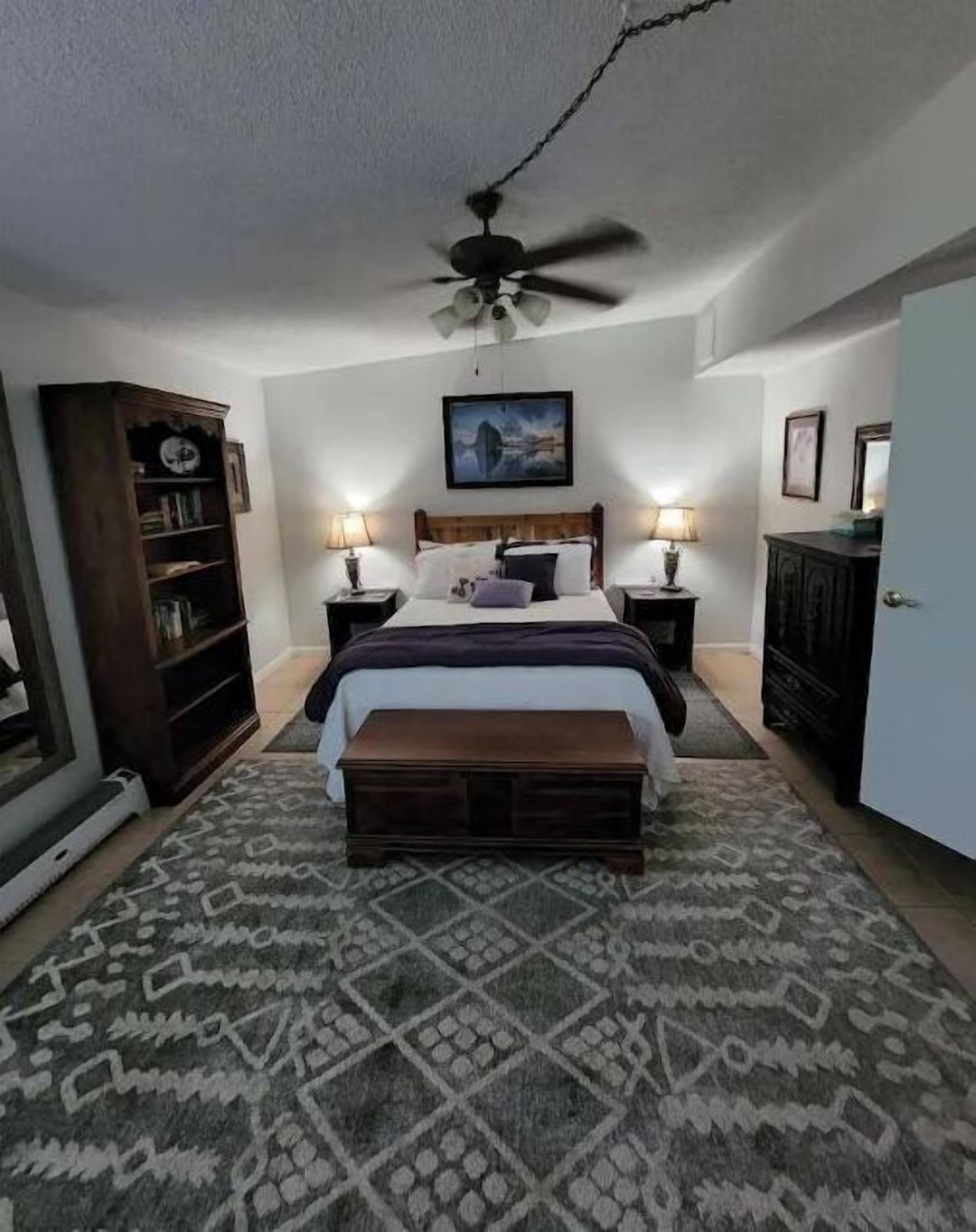 2 habitaciones, escritorio, tabla de planchar con plancha y wifi gratis 