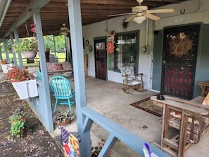 Terrace/patio - Cottage in the Woods, Safe area, on 6 acres, Free Parking. (Millington)