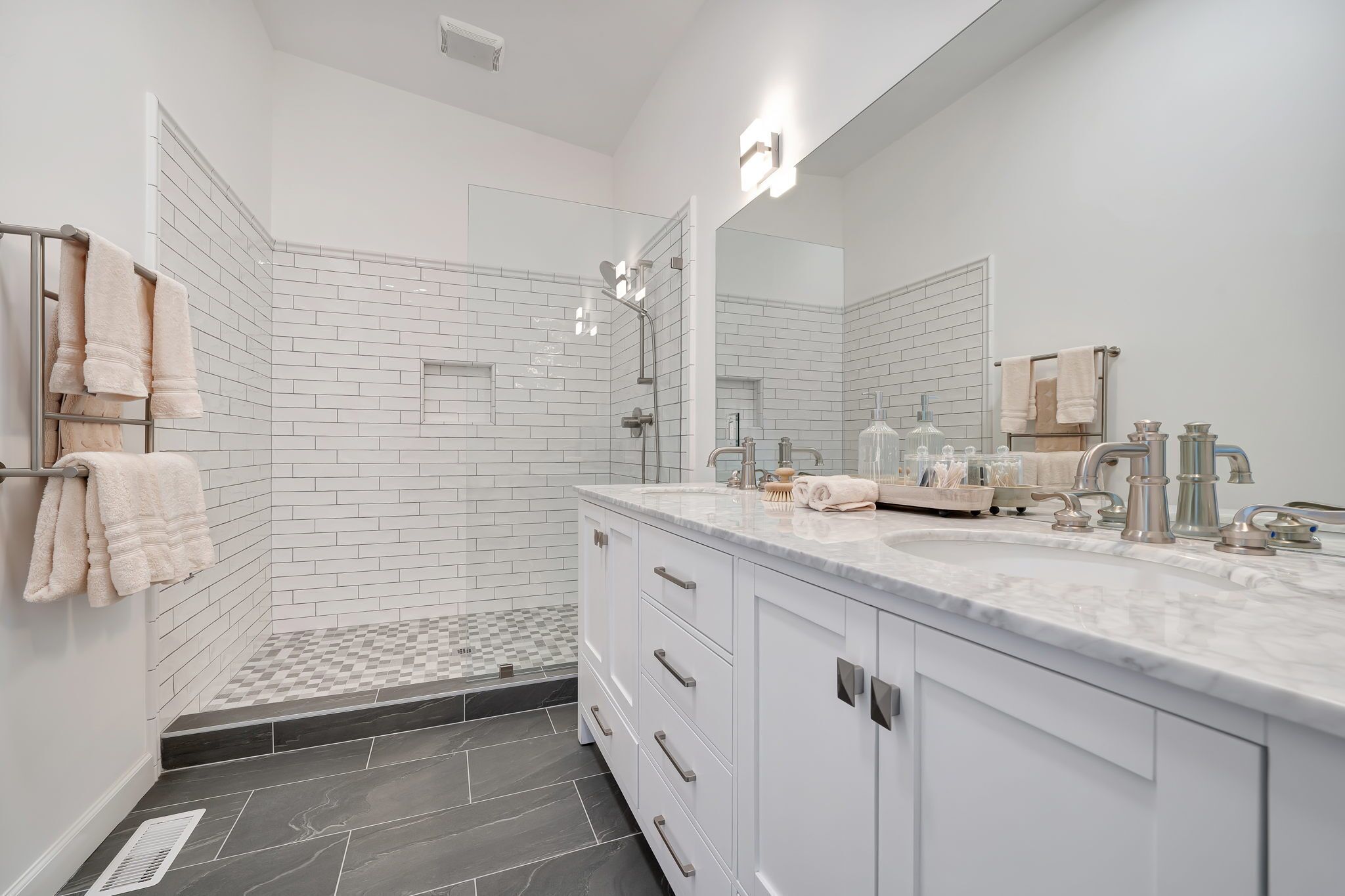 Private Vineyard Residence - 12 minutes from Downtown Healdsburg