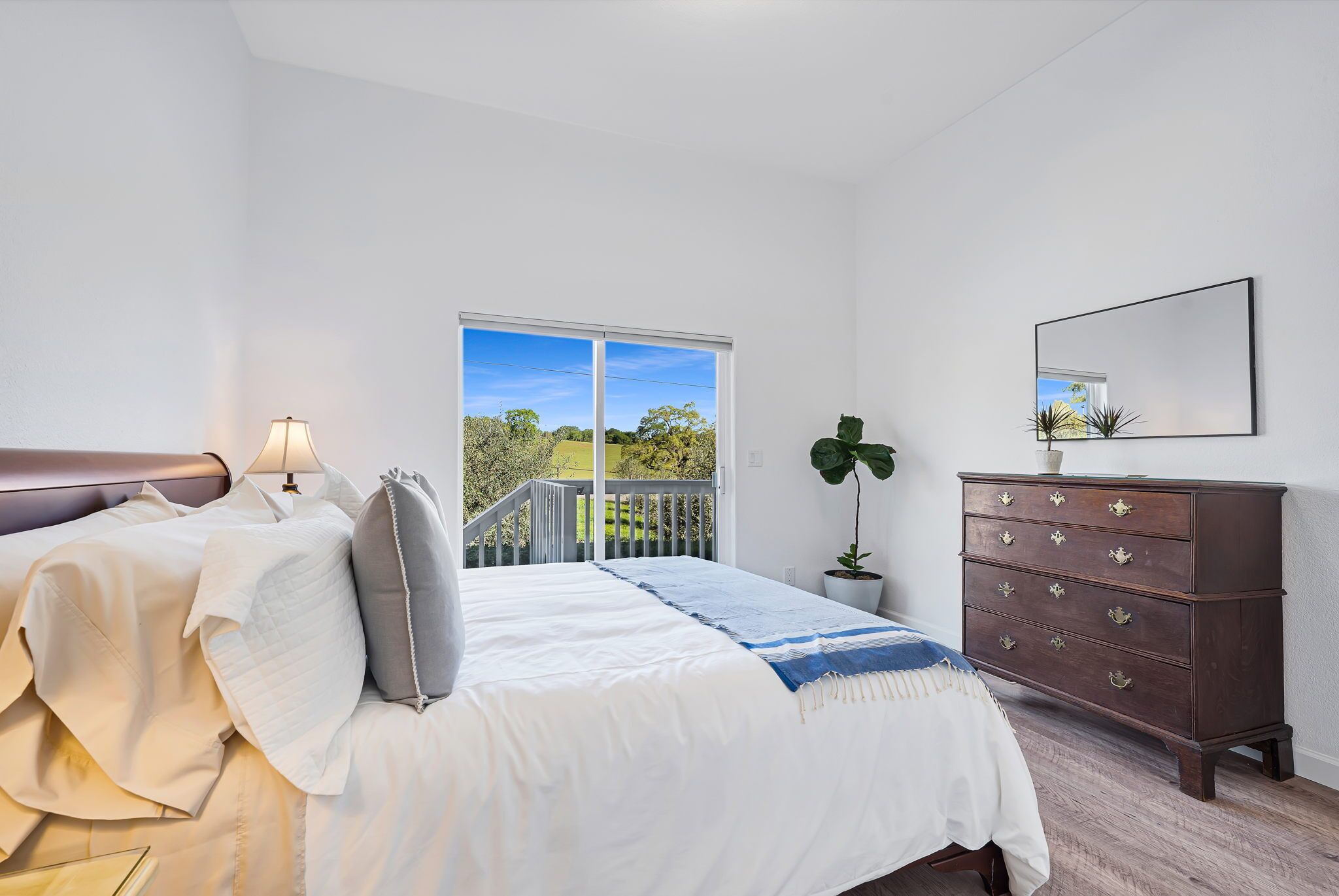 Private Vineyard Residence - 12 minutes from Downtown Healdsburg