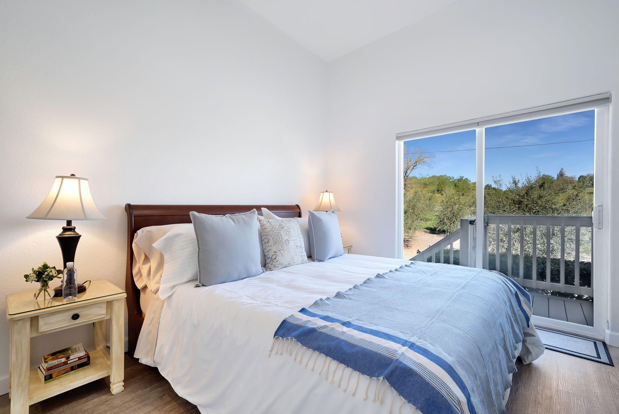 Private Vineyard Residence - 12 minutes from Downtown Healdsburg