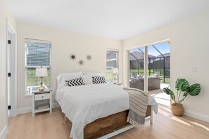 4 habitaciones, tabla de planchar con plancha y cuna de viaje 