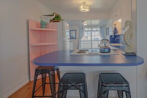 Dining - Cute Bungalow 2 Bedroom Next to Downtown & Near Water (Rockport)