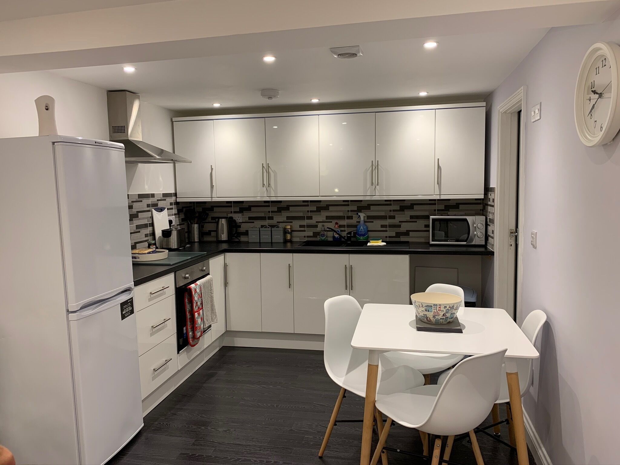 冰箱、微波炉、烤箱、炉灶