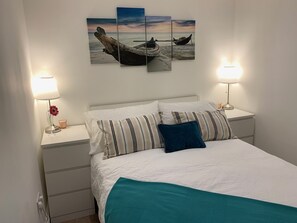 2 slaapkamers, een strijkplank/strijkijzer, gratis wifi, beddengoed