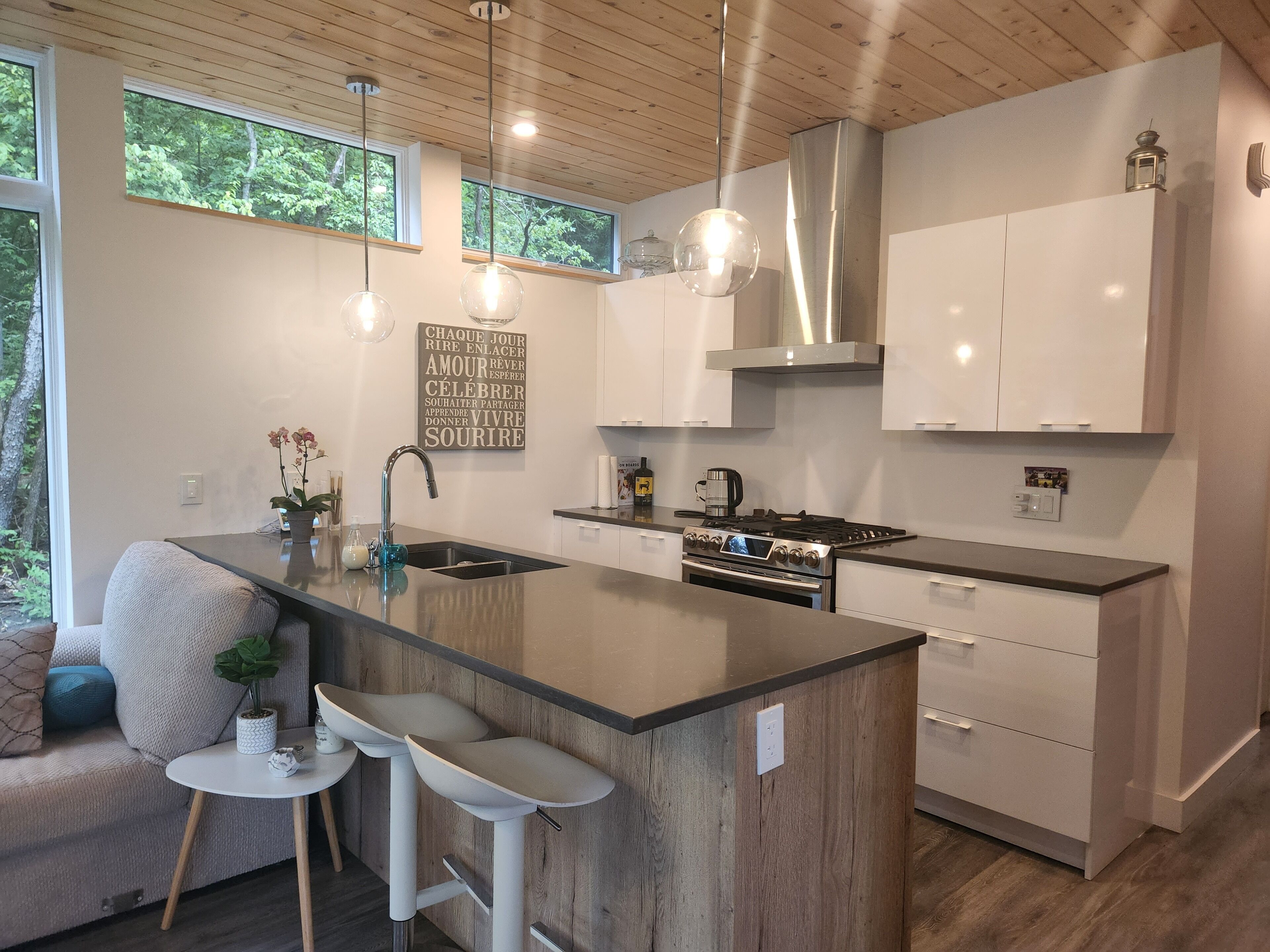 Spacious home with lots of windows, sauna and water access