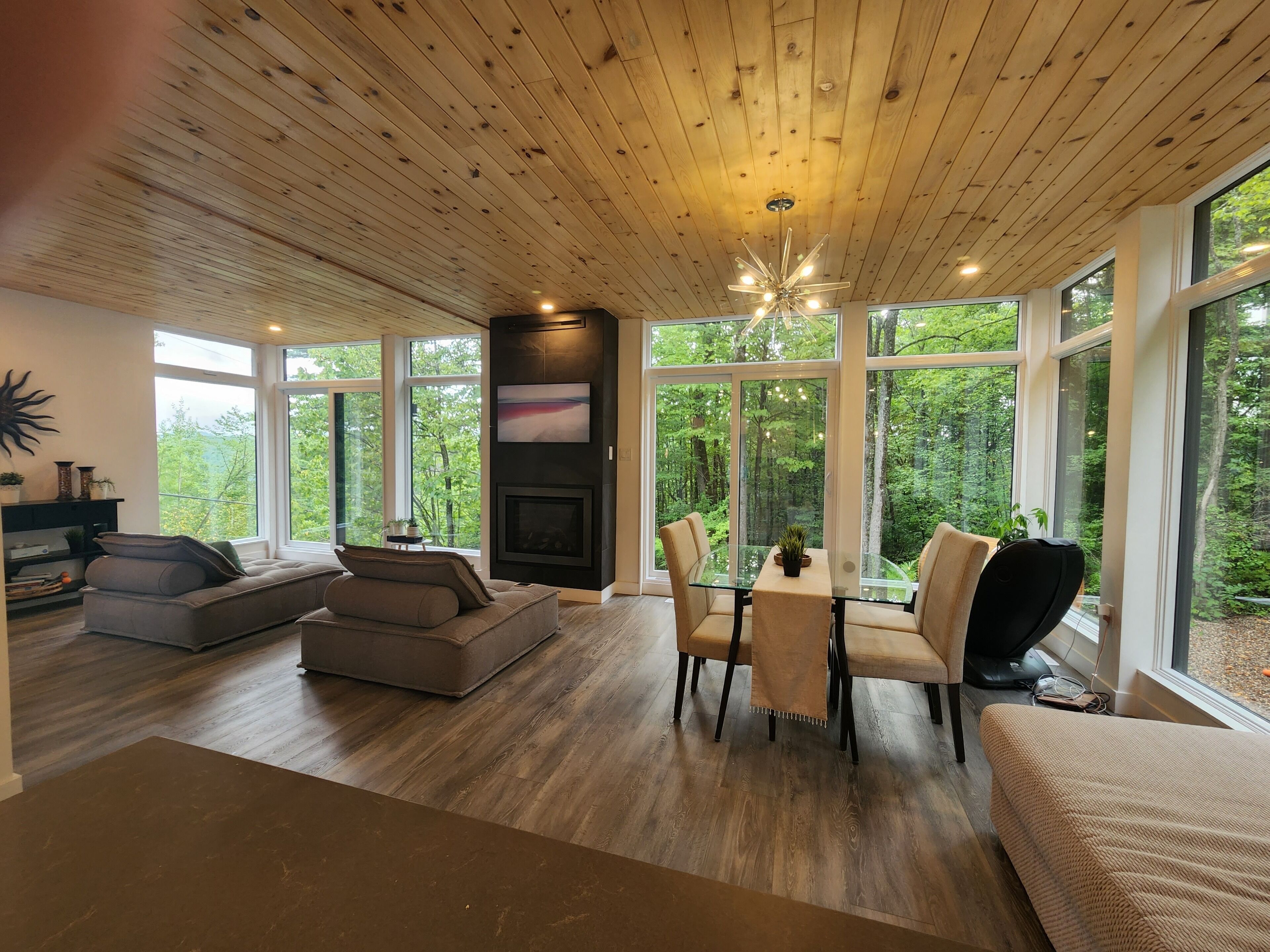 Spacious home with lots of windows, sauna and water access