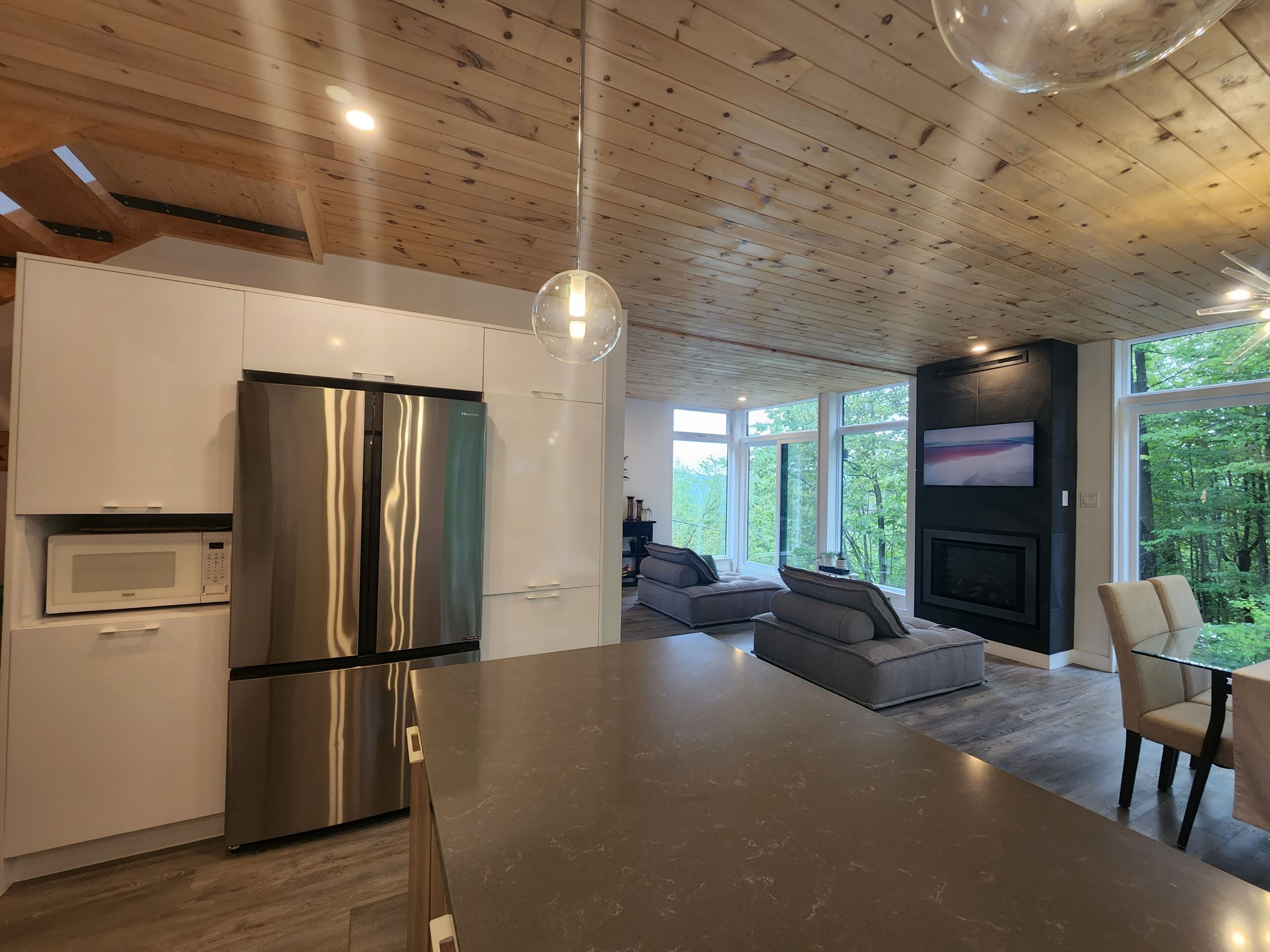 Spacious home with lots of windows, sauna and water access