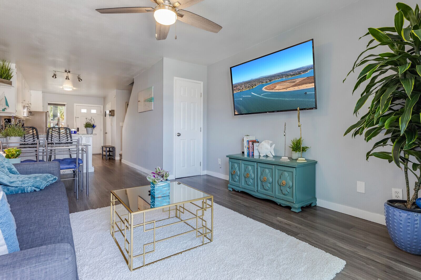 2BD,Pool,Ocean View, Parking, BBQ, Surfers Wanted