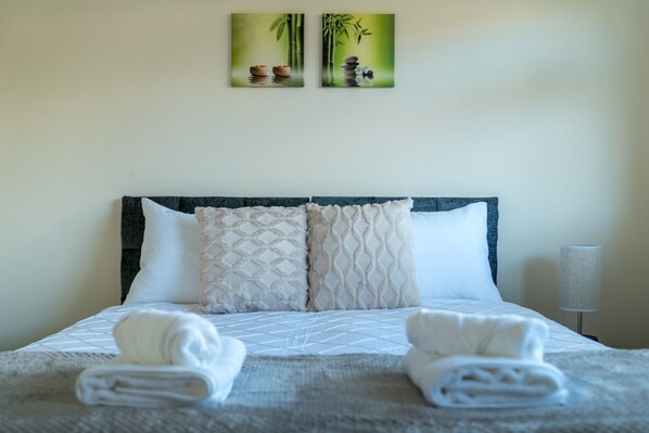 Appartement, plusieurs lits | 2 chambres, fer et planche à repasser, Wi-Fi gratuit, draps fournis