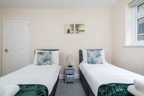 Apartment, Multiple Beds | 2 bedrooms, iron/ironing board, free WiFi, bed sheets - Spacious Pet Friendly 2-bed Apartment in Redhill (Redhill)