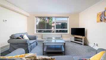 Apartment, Multiple Beds | Living room