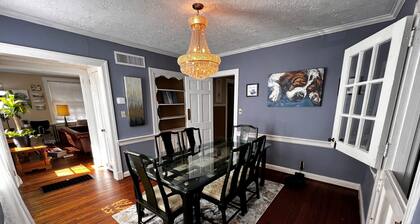 Historic 3-bedroom Cloverdale Home next to Playhouse