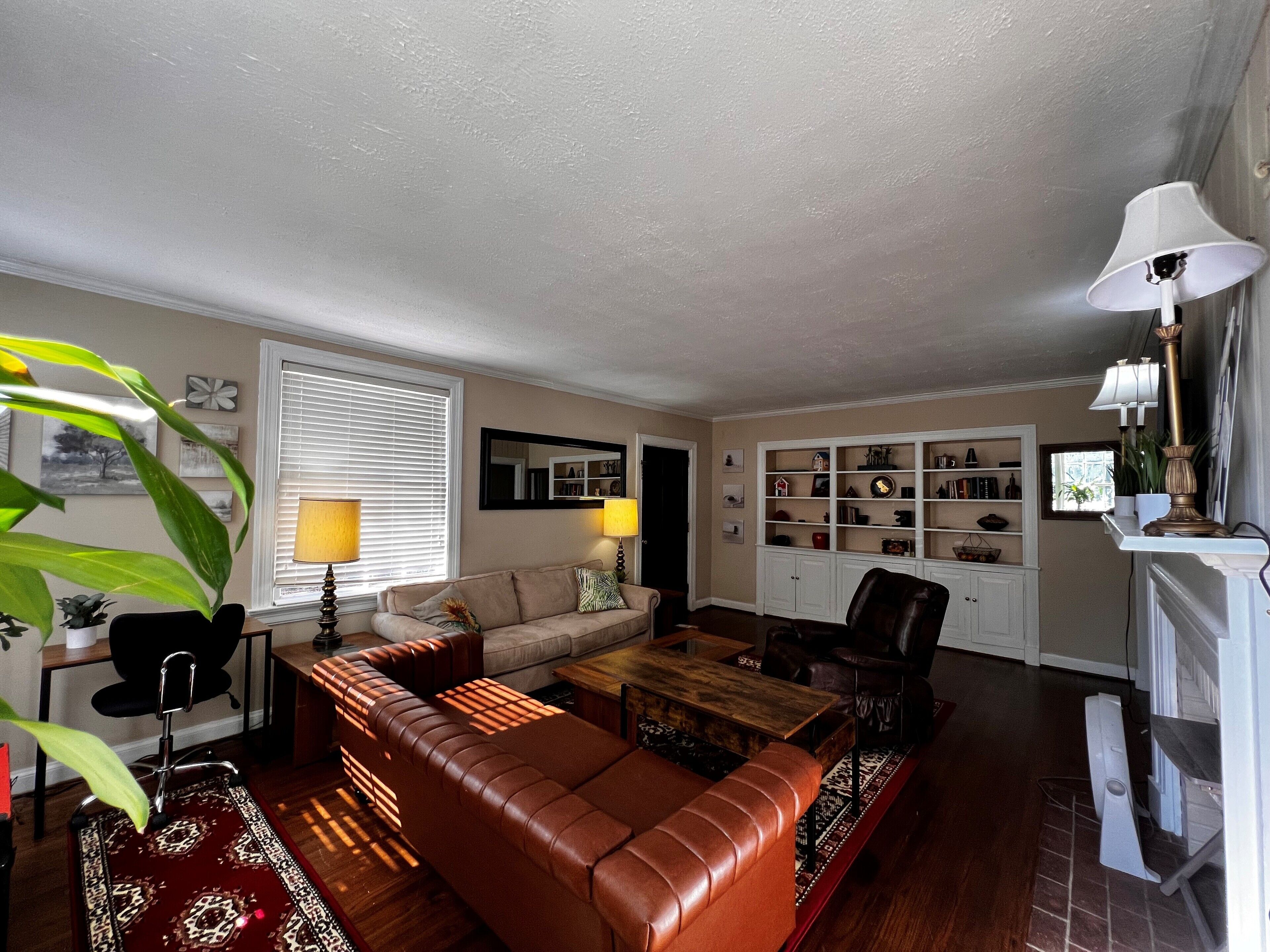 Historic 3-bedroom Cloverdale Home next to Playhouse