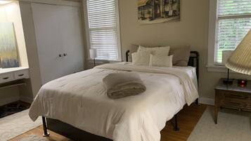 3 habitaciones, escritorio, tabla de planchar con plancha y wifi gratis