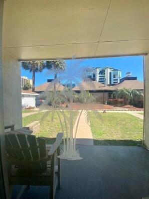 Interior - Beautiful Condo Steps from the Beach-Sleeps 4 (Myrtle Beach)