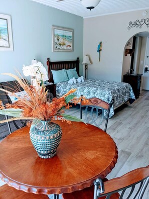 Strykjärn/strykbräda, wi-fi och sängkläder