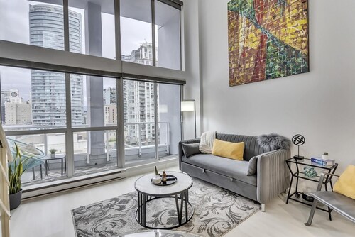 Contemporary DT Vancouver Loft In The Heart Of The City. Parking included