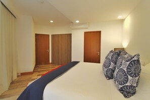 2 bedrooms, iron/ironing board, travel crib, free WiFi