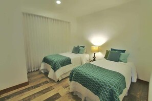 2 bedrooms, iron/ironing board, travel cot, free WiFi