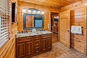Free toiletries, hair dryer, towels - Luxurious 3BD Lodge w/ Firepit + HOT TUB + VIEWS! (Sevierville)