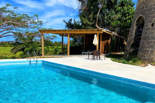 Covered gazebo at poolside