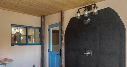 Historic Adobe Casita with hot tub, fiber optic, and modern amenities