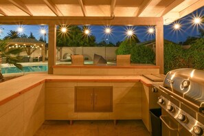 Terrace/patio - Phoenix | Pool | Pool Table | BBQ |4BR w/ Gameroom (Phoenix)