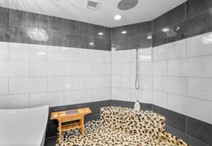 Dusche, Haartrockner, Handtücher, Seife