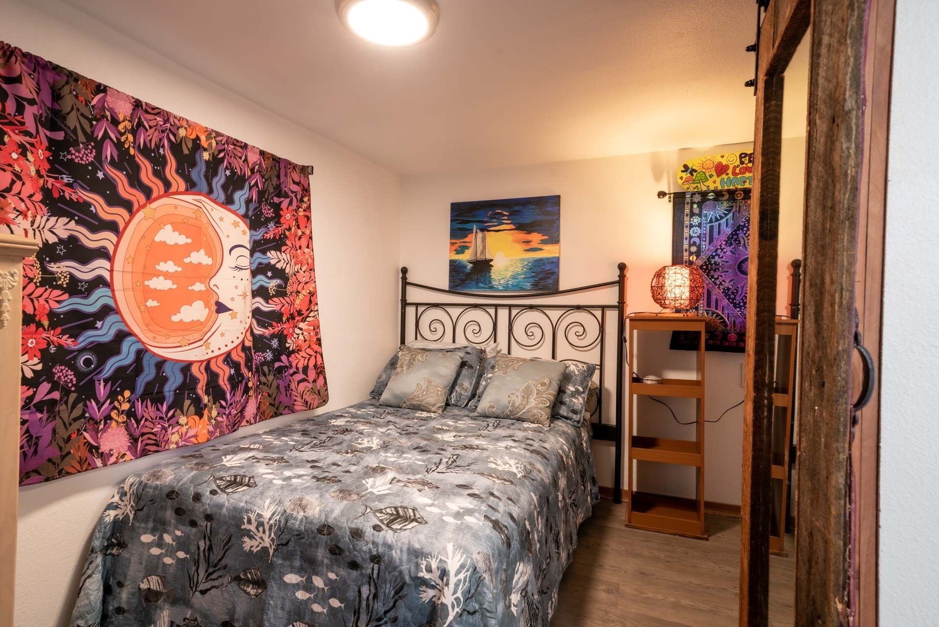 Hippie Head Hotel sweet Homosassa skies are blue Pets stay free too!