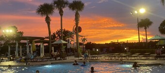 Be our Guest - 3 bedroom, sleeps 7 +  Condo w/ pool view by Disney and Universal