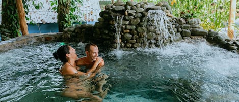 2 piscines extérieures